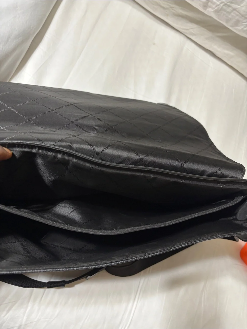 Michael Kors men’s Black Quilted leather signature flap Messenger Bag. Like new!